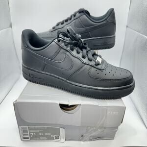 Nike Air Force 1 '07 Triple Black Shoes Sneakers DD8959-001 Women's Size 7.5